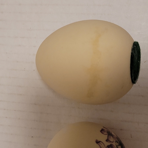 Beautiful Pair of Porcelain Eggs - Picture 13 of 16